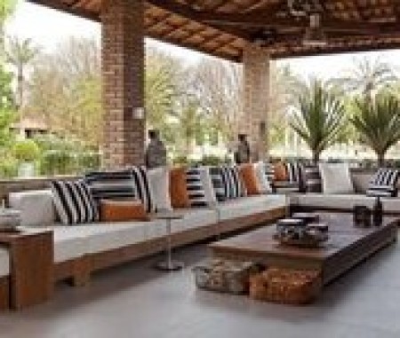 genel mekan , ahşap masif , oturma grupları, resepsiyon, butik otel, butik villa